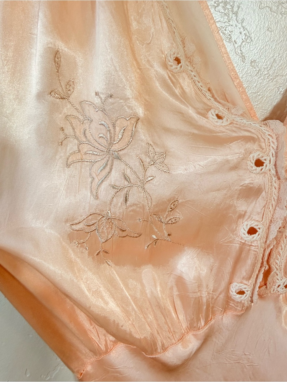 Vintage 1930s Peach Rayon Satin Bias Cut Nightgown Embroidered Lace - Picture 4 of 15